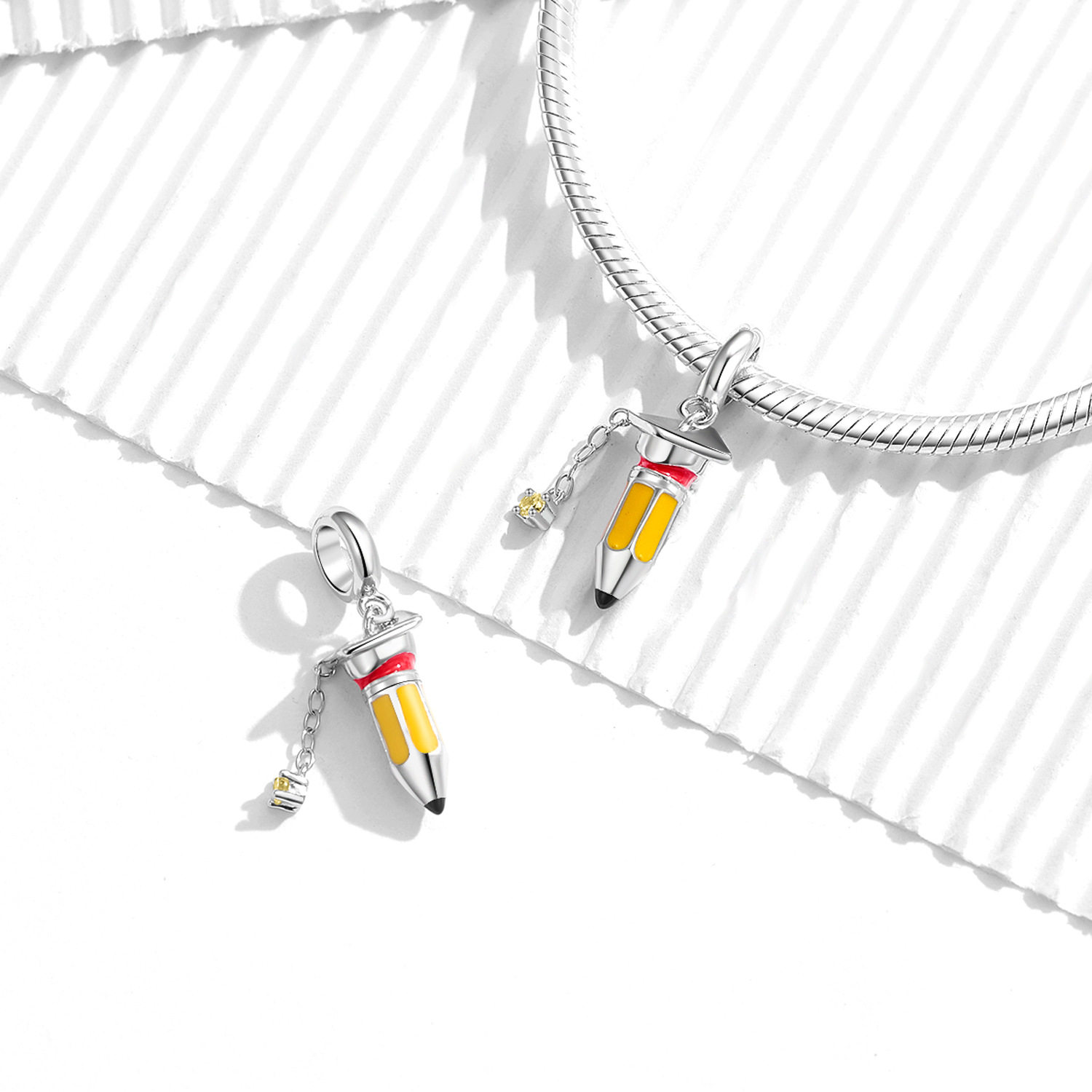 原创设计学士帽铅笔吊坠S925纯银滴油小众个性饰品手链diy配件,淘宝优惠券,粉丝福利购,淘宝优惠卷