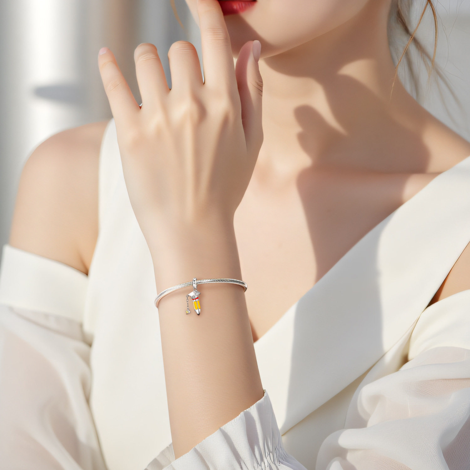 原创设计学士帽铅笔吊坠S925纯银滴油小众个性饰品手链diy配件,淘宝优惠券,粉丝福利购,淘宝优惠卷