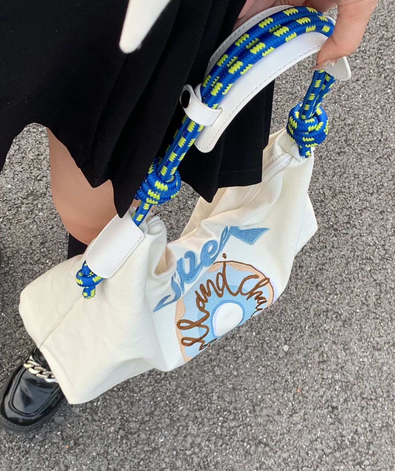 奶昔白!小众日系托特包包女2025新款刺绣甜甜圈斜挎单肩包大容量 - 图0