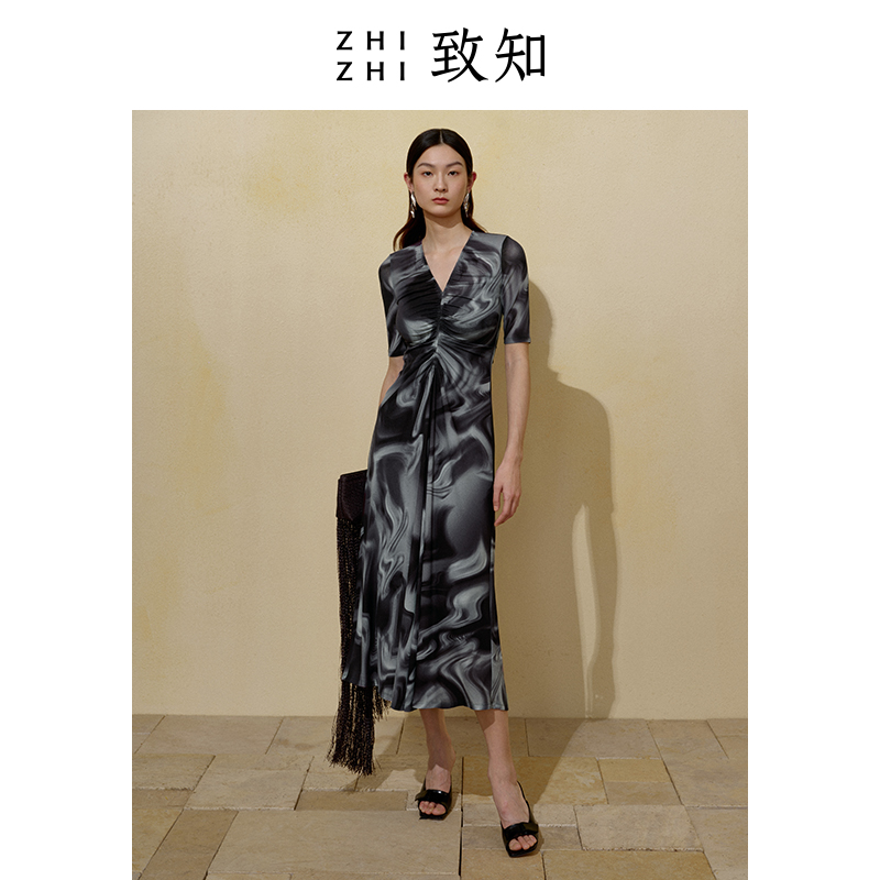  致知服饰连衣裙