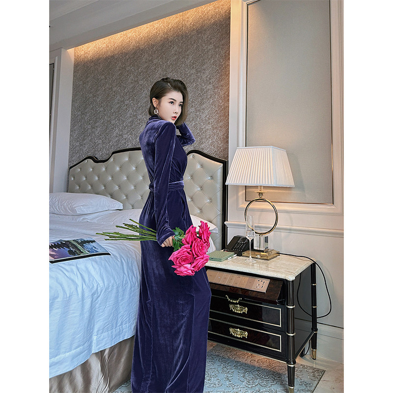 XULU原创进口蓝紫色系带丝绒气质显身材长袖直角肩交叠V领连衣裙 - 图0