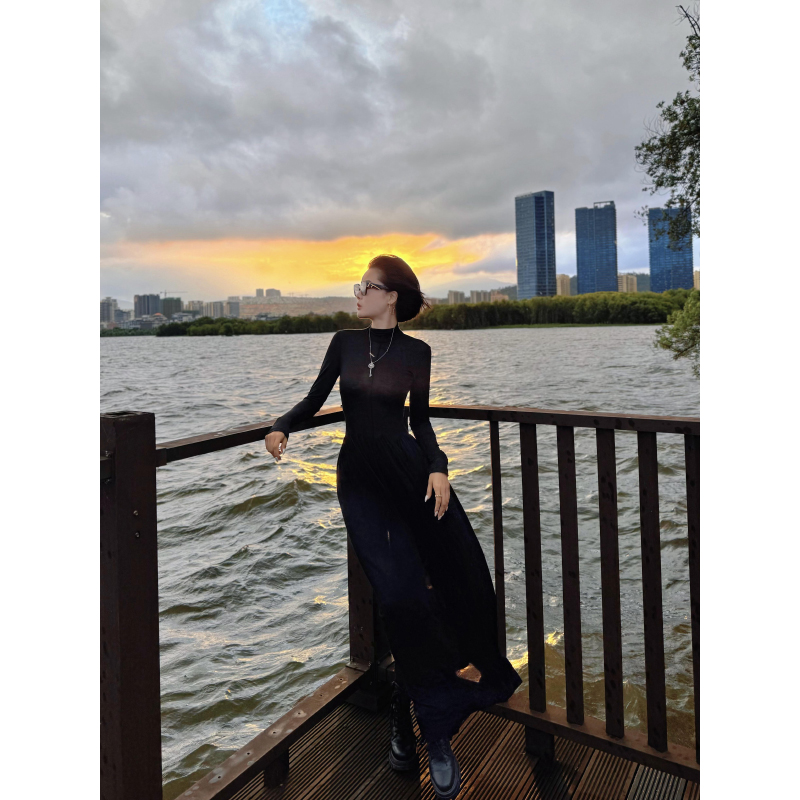 XULU原创天丝羊绒法式修身针织连衣裙收腰气质黑色打底百褶长裙 - 图1