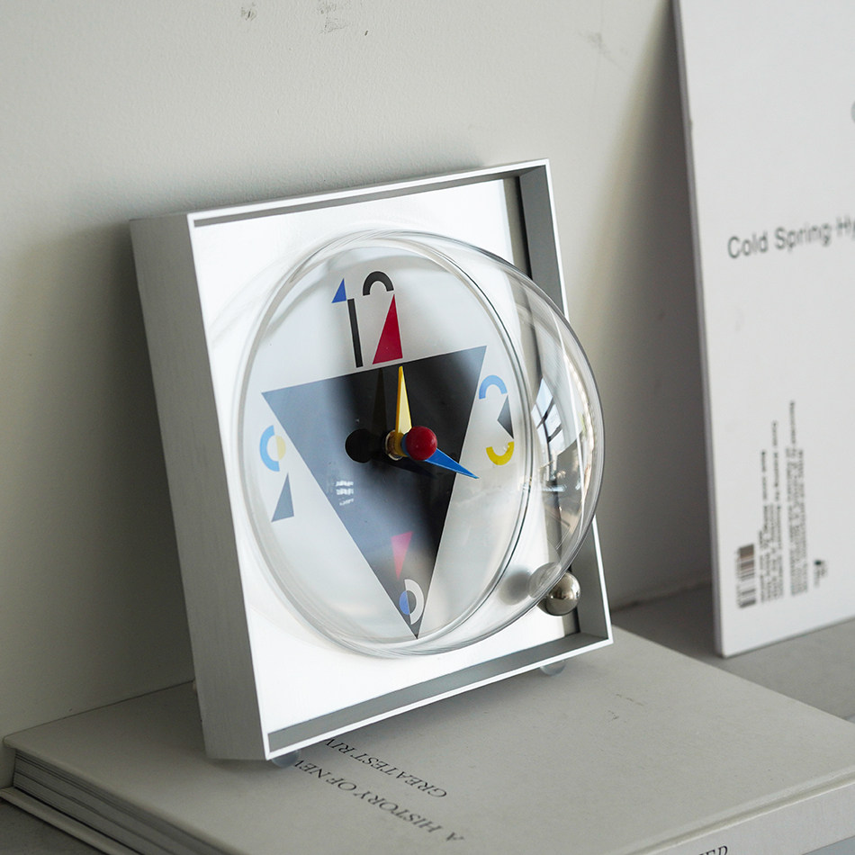 虚室杂陈新款原创中古包豪斯钟表复古高级感静音客厅时钟桌面摆件,淘宝优惠券,粉丝福利购,淘宝优惠卷