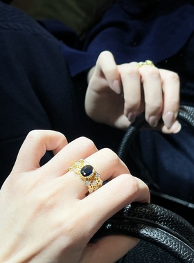 花边双色金镶钻蓝尖晶彩宝戒指女