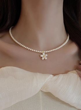 花朵珍珠项链轻奢锁骨高级山茶花裙子施家珍珠玻璃珍珠项链新款