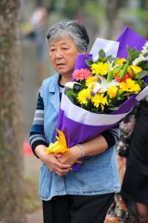 天津鲜花速递 天津鲜花 白事鲜花花束提篮 清明祭扫鲜花菊花配送 - 图0