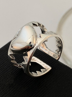 Fashionable personalized serrated retro heart ring复古爱心戒