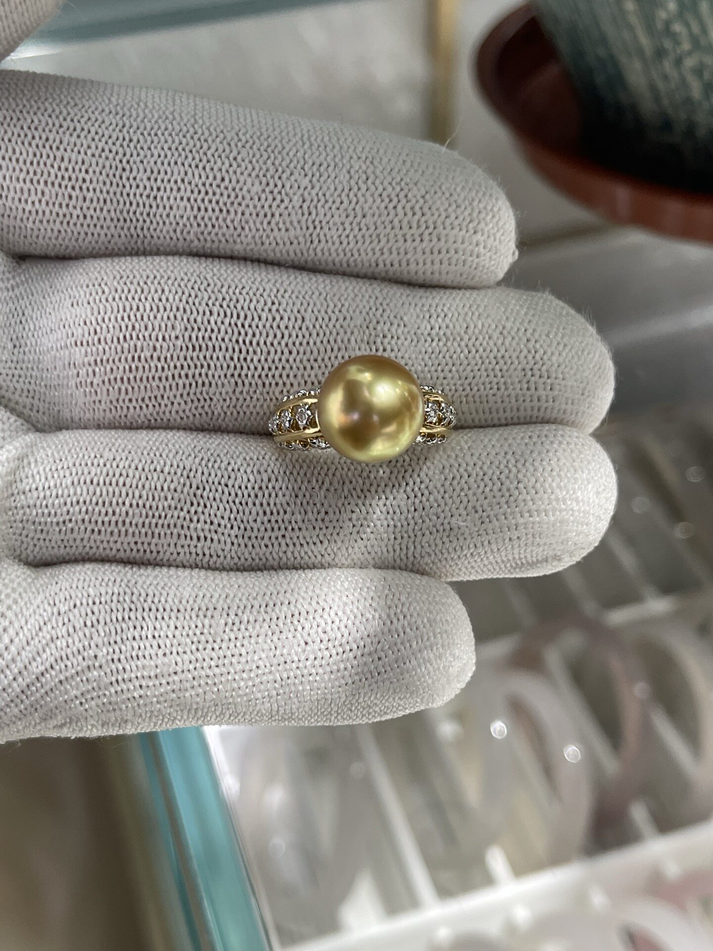 金绿色11.67mm浓金南洋金珠戒指 布契拉提风 精工18k天然钻石镶嵌
