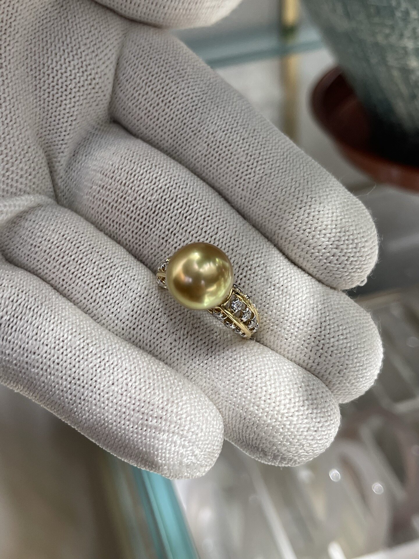 金绿色11.67mm浓金南洋金珠戒指 布契拉提风 精工18k天然钻石镶嵌