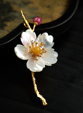 寒梅映雪 蜜蜡中式国风胸针设计款高级感精致旗袍女配饰胸花礼品