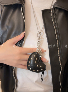 博主同款黑色皮质爱心挂脖流苏吊坠高级感颈链配饰饰品长款毛衣链