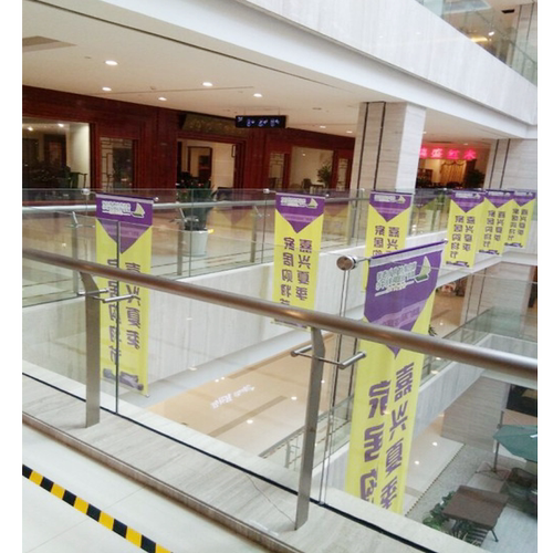 商场玻璃侧旗杆 商场吊旗 海报双面节日活动挂轴侧边吊旗旗帜护栏 - 图0