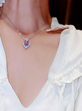 精致简单的少女粉色爱心饰品