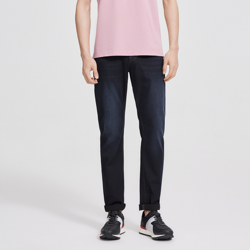  劲霸outlets店牛仔裤