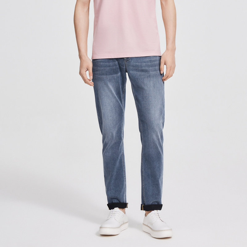  劲霸outlets店牛仔裤