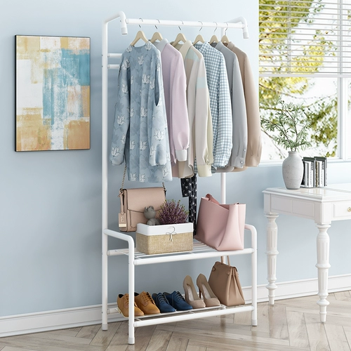 Подвесная вешалка для спальни не занимает место, чтобы приземлиться, сплошной и стабильной, может переместить вешалку с колесами с простым покрывающим стойкой.