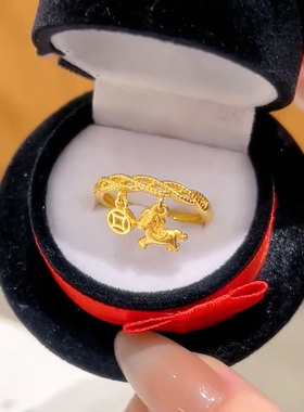 轻奢高级感马上有钱镂空造型戒指