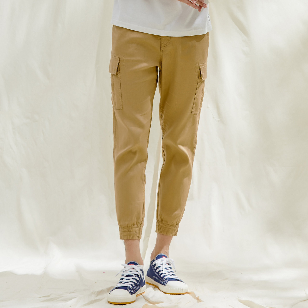  美特斯邦威outlets店休闲裤