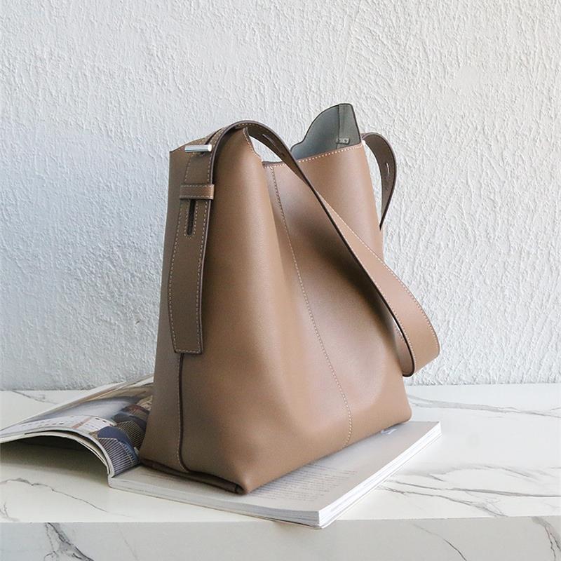 法国官方正品MK BM 2025新款女包真皮大容量水桶包百搭简约单肩包 - 图0