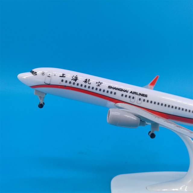 Shanghai Airlines aircraft model ornaments with detachable landing gear
