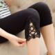 ແມ່ຍິງຖືພາໃນລະດູຮ້ອນ leggings ທີ່ມີ lace ບາງໆ