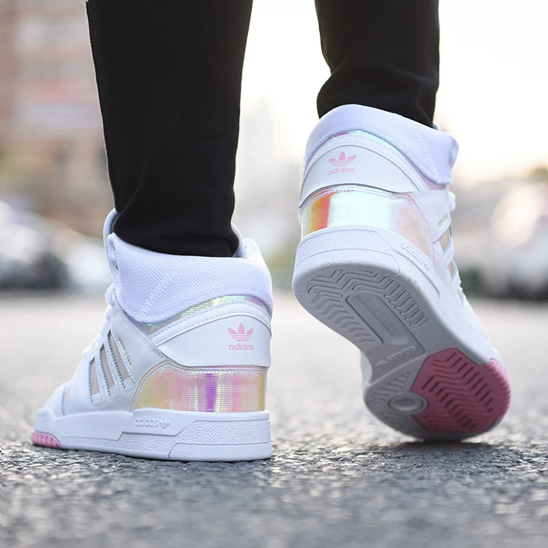 Белые спортивные кроссовки Adidas