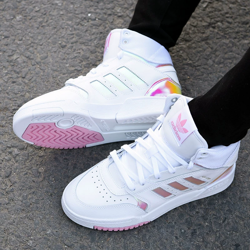 Белые спортивные кроссовки Adidas