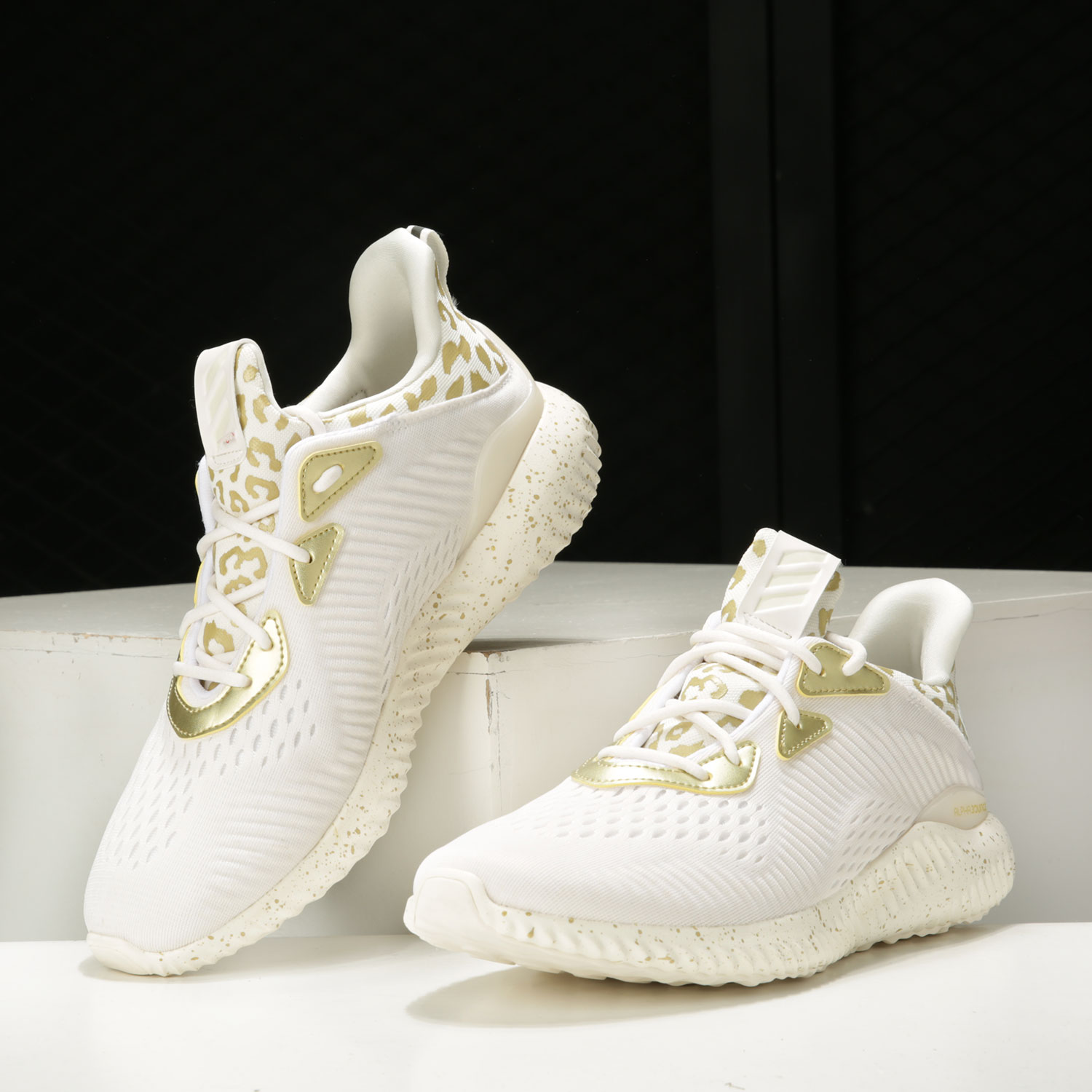 Adidas/阿迪达斯官方正品 ALPHABOUNCE 男女缓震跑步运动鞋FW1237