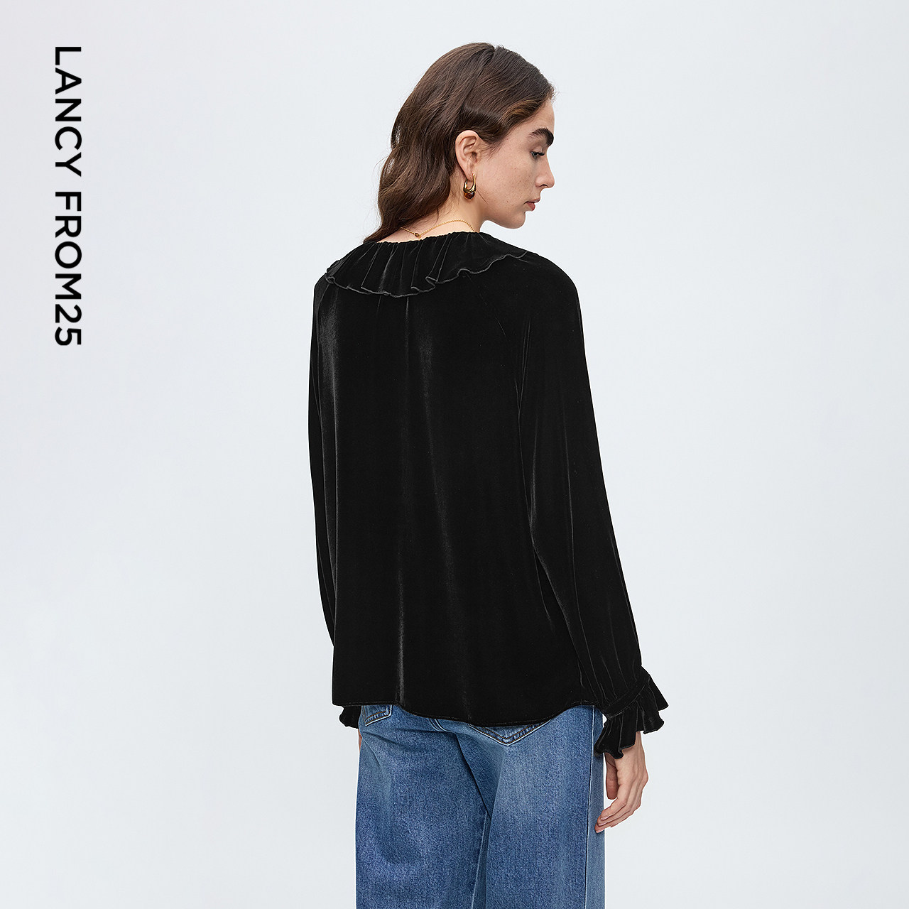 朗姿丝绒荷叶边V领复古设计感上衣时尚通勤衬衫女2025年冬季新款,淘宝优惠券,粉丝福利购,淘宝优惠卷