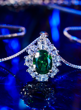 莫桑石群镶5克拉红钻吊坠项链