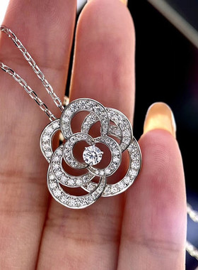 莫桑石群镶山茶玫瑰花耳钉