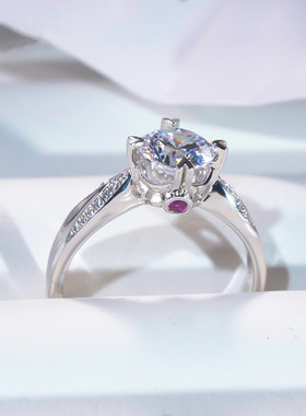 1克拉燕尾爱心四爪戒指