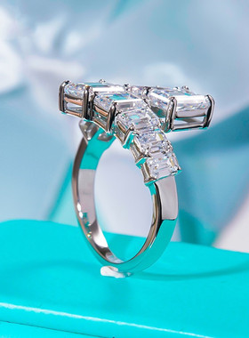 群镶满钻方形方梯排戒