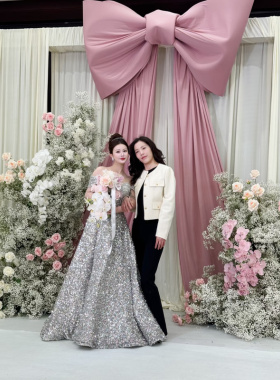 户外圣诞节蝴蝶结商场开业