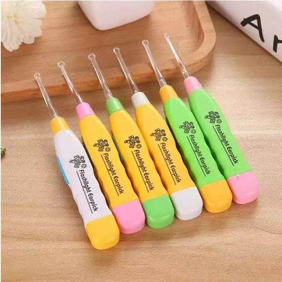 Lighted ear scoop visual tool for babies and children