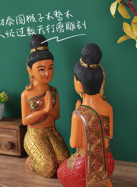 泰古牛牛木跪式迎宾女摆件人物