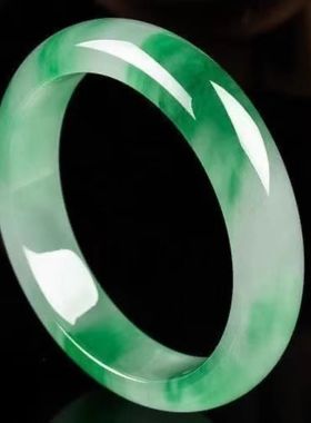 冰种翡翠甜绿玉满阳绿手镯