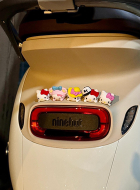 迷你蝴蝶结hellokitty汽车装饰摆件后视镜后备箱可爱卡通公仔贴片