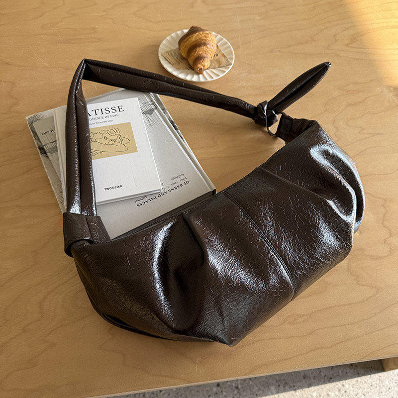 韩系ins大容量复古油蜡皮褶皱饺子包慵懒风休闲百搭牛角单肩挎包,淘宝优惠券,粉丝福利购,淘宝优惠卷