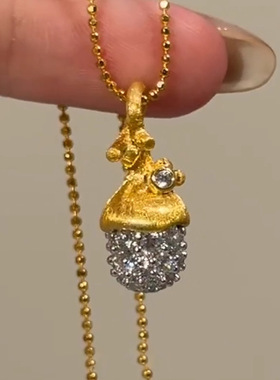 金色拉丝松果吊坠项链气质休闲百搭高级感锁骨链女款