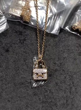 轻奢包包项链女字母h吊坠镀18K玫瑰金小众设计网红锁骨链新款黄金