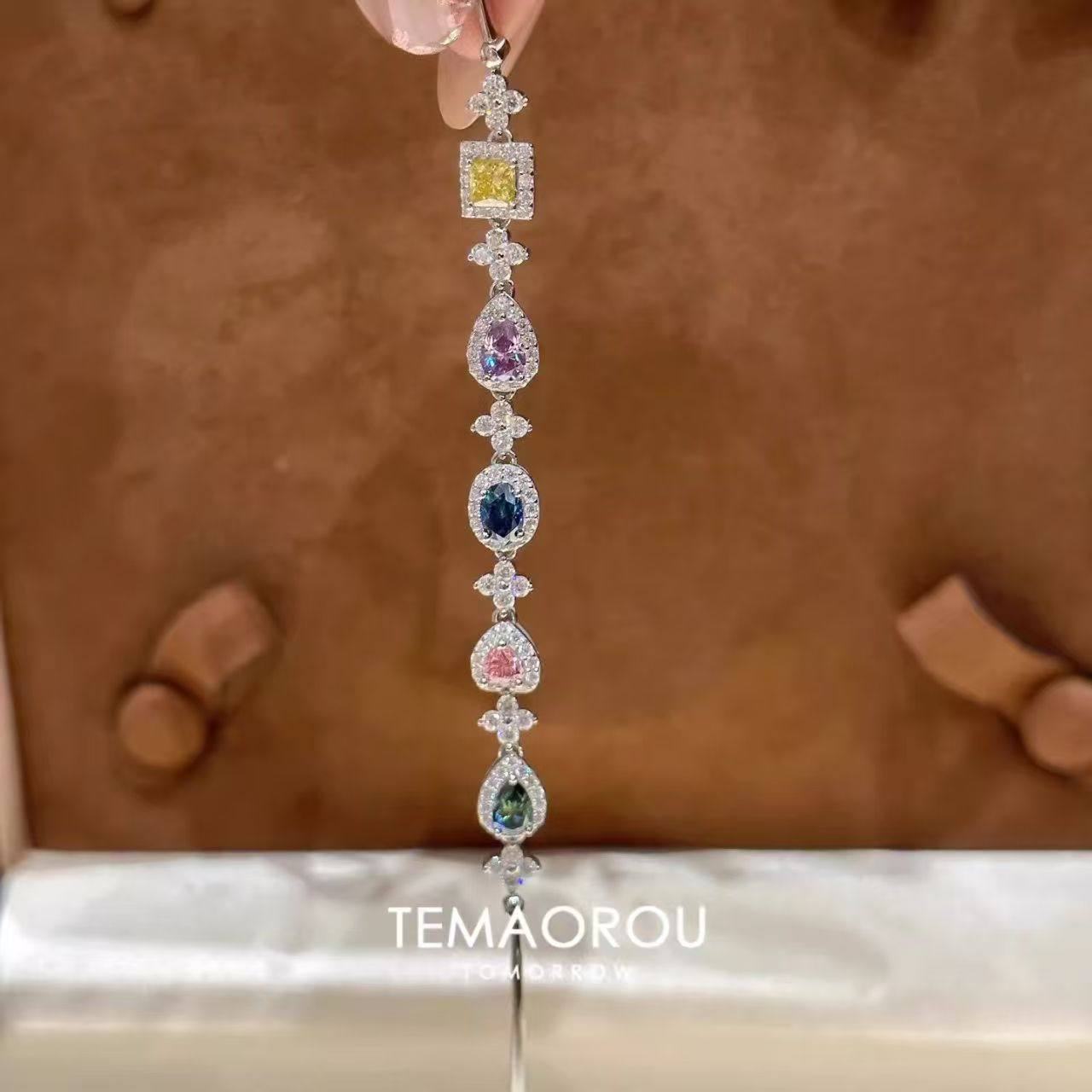 “糖果派对”多彩爆闪锆石精致手链女轻奢高级感重工手饰品配饰,淘宝优惠券,粉丝福利购,淘宝优惠卷