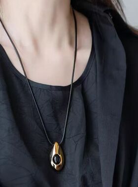 水滴吊坠黑绳项链2024新款气质个性小众高级感长款百搭毛衣链爱心