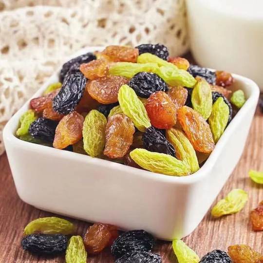 Recién llegado, pasas de tres colores rojas Xiangfei Xinjiang, partículas grandes, Turpan sin lavar, pasas secas comerciales horneadas sin semillas