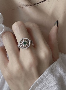 原创星芒祖母绿罗盘女戒高级小众设计轻奢中古风气质镂空开口戒指