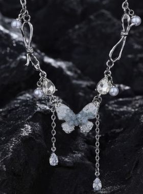 碎冰蓝锆石蝴蝶流苏吊坠