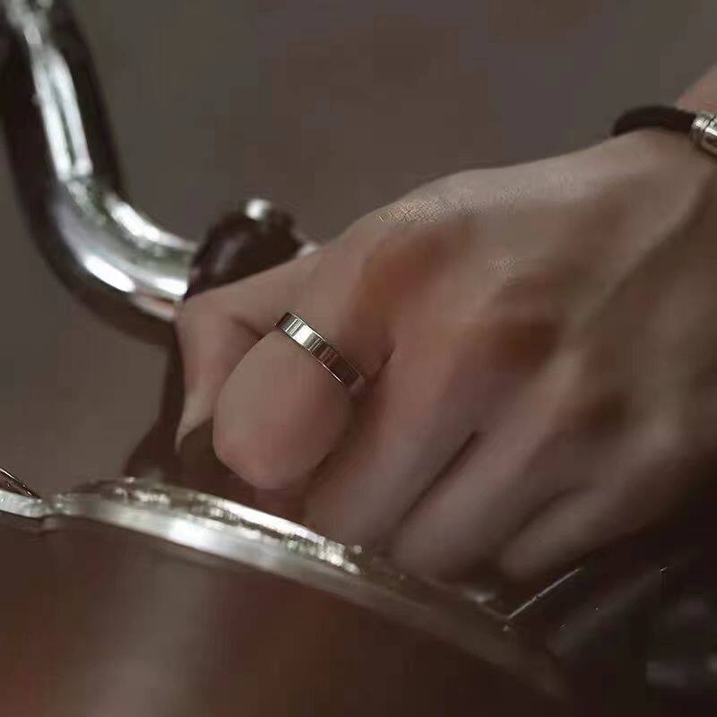 戒指男女小众设计ins潮简约钛钢素圈食指指环尾戒情侣对戒自律