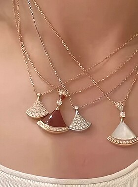 小裙子项链百搭白贝母女小扇子玛瑙轻奢礼物送女友新款高级感项链