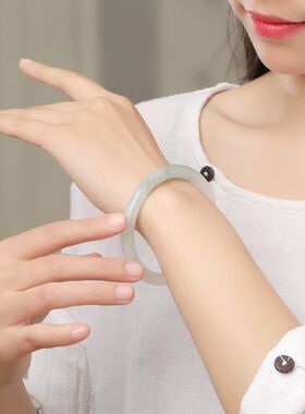 正品新疆天山翠玉手镯女士细圆条冰翠浅绿飘花玉镯子学生少女礼物