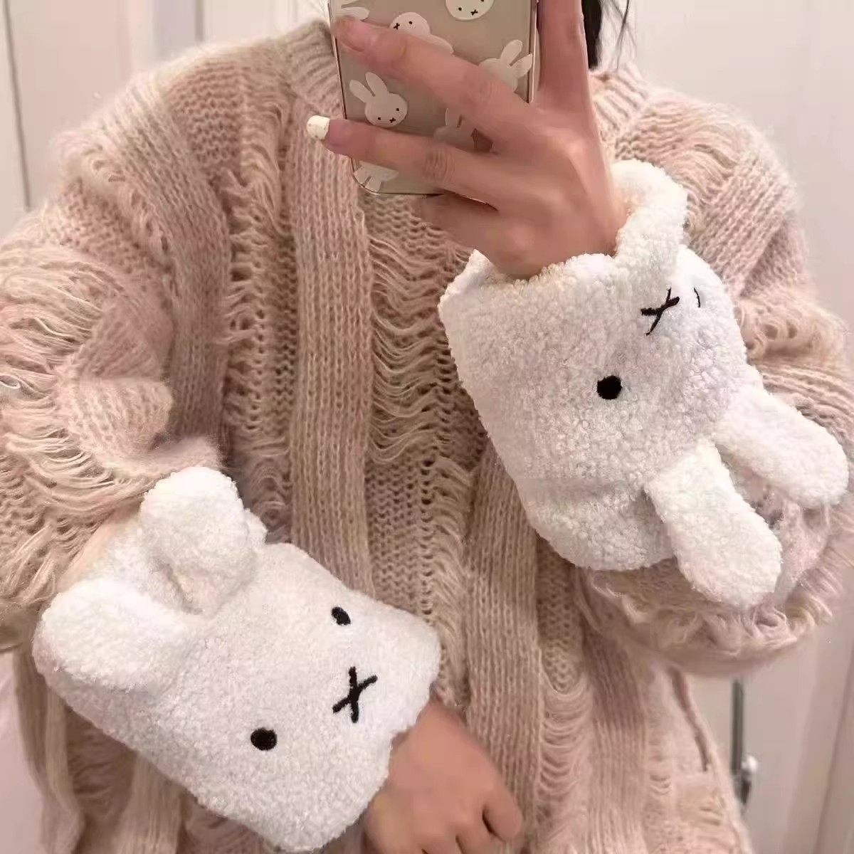 秋冬毛绒米菲兔卷毛绒袖套女白色羽绒服护袖工作学习学生保暖套袖,淘宝优惠券,粉丝福利购,淘宝优惠卷